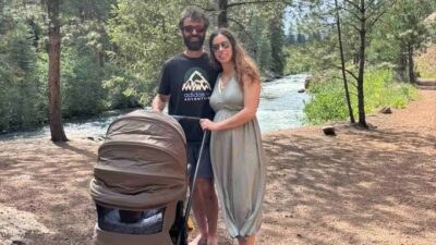 Η Κατερίνα Στεφανίδη με τον σύζυγό της Μίτσελ Κρίερ σε βόλτα με το μωρό τους