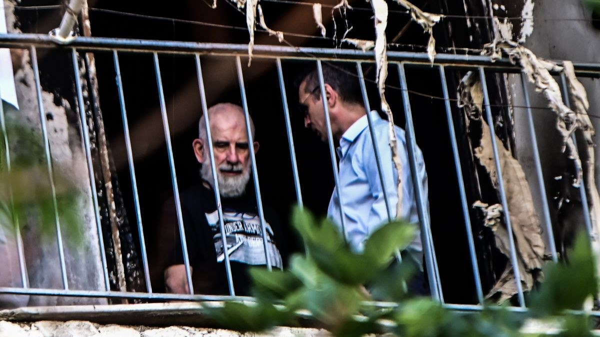 Ο Φιλιππίδης στο σπίτι του στα πατήσια που κάηκε