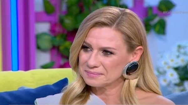 Η Κατερίνα Καραβάτου στην εκπομπή Καλοκαίρι παρέα