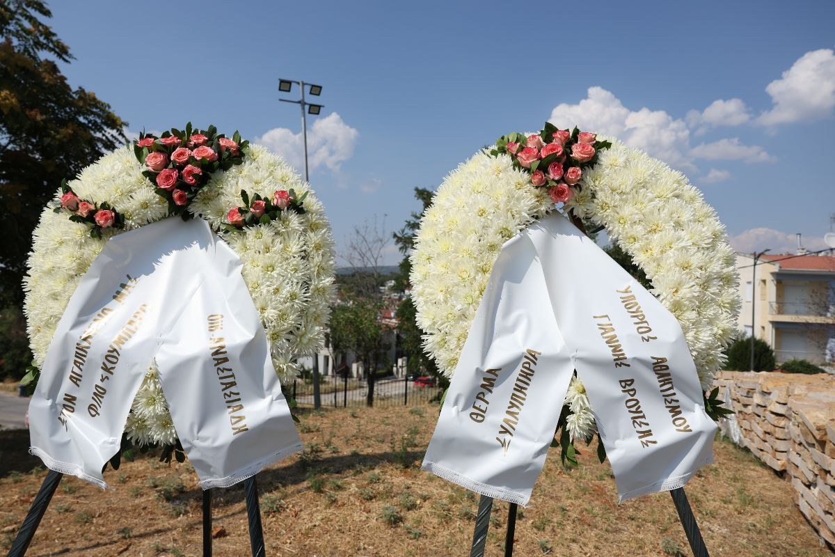 Βούλα Πατουλίδου: Συντετριμμένη στην κηδεία του συζύγου της, Δημήτρη Ζαρζαβατσίδη - Φωτογραφίες