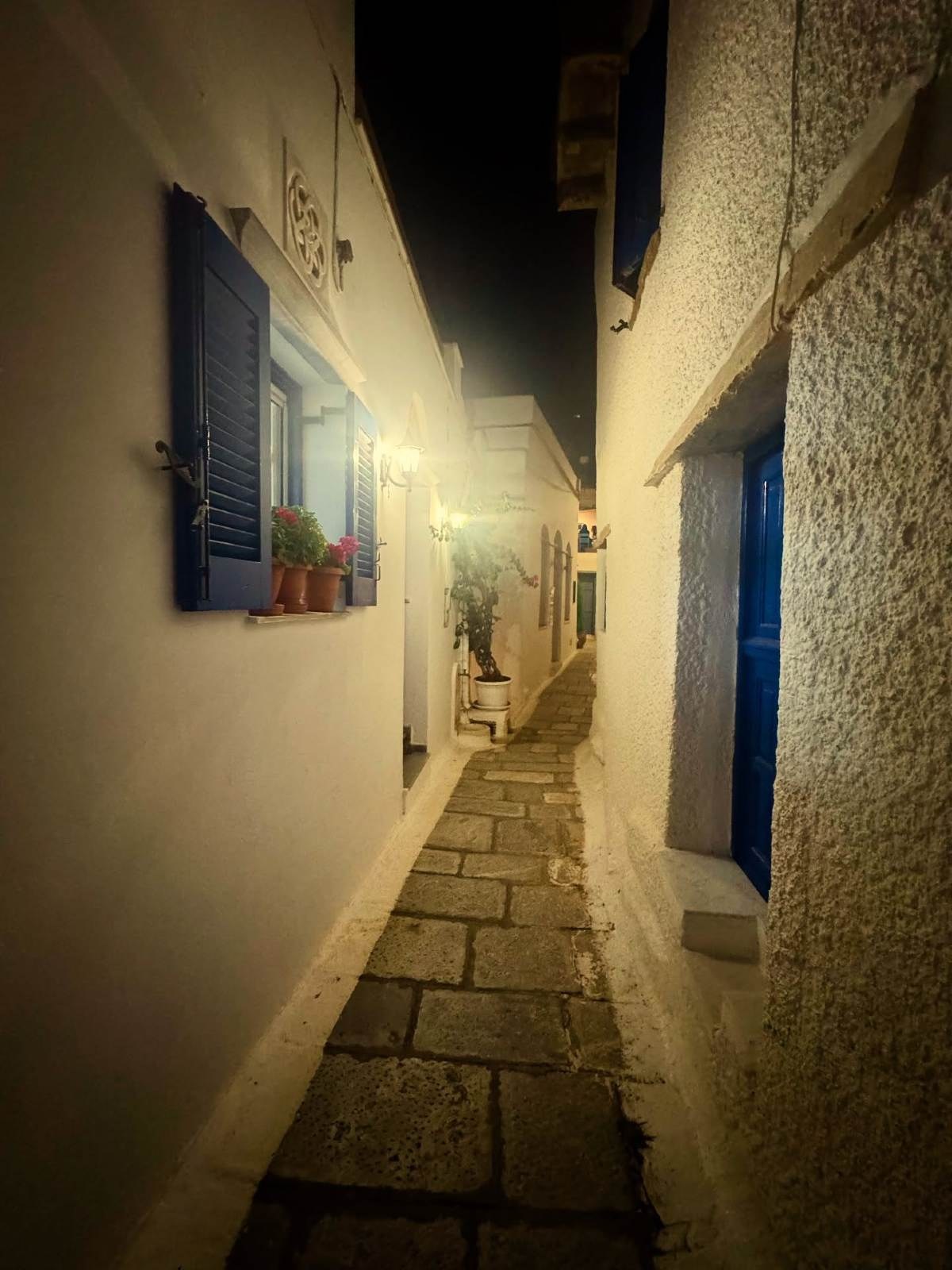 Λασκαράκη: Το φωτογραφικό άλμπουμ από τις διακοπές της στις Κυκλάδες - Η κόρη της, τα στιγμιότυπα με μαγιό και τα τοπία