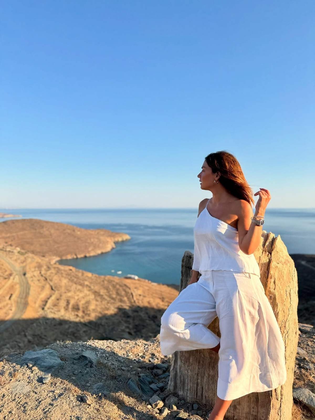 Λασκαράκη: Το φωτογραφικό άλμπουμ από τις διακοπές της στις Κυκλάδες - Η κόρη της, τα στιγμιότυπα με μαγιό και τα τοπία