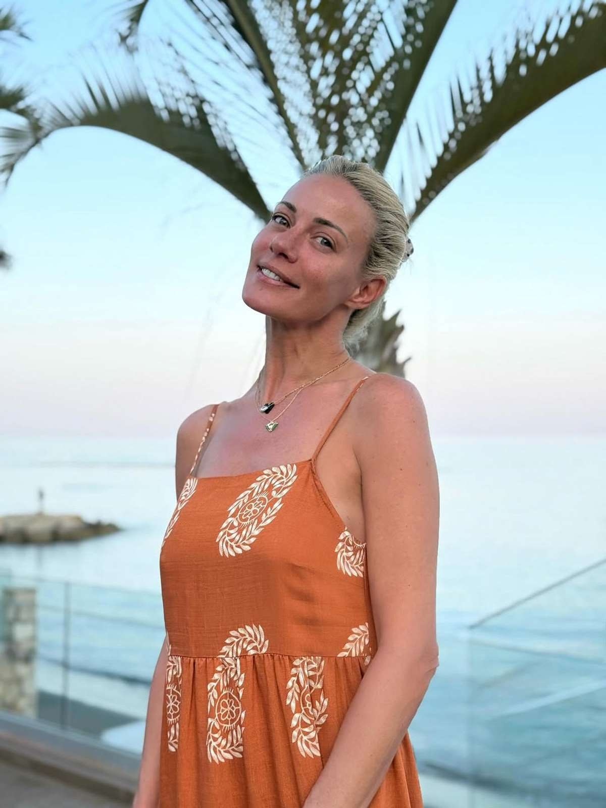 Με boho φόρεμα η Ζέτα Μακρυπούλια