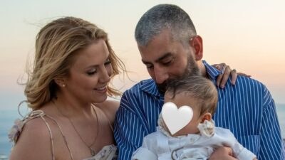 Η Φωτεινή Πετρογιάννη και ο γιος της στην βάφτισή του με τον Μιχάλη Ρουμπή