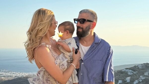 Η Φωτεινή Πετρογιάννη και ο Μιχάλης Ρουμπής στη βάφτιση του γιου τους
