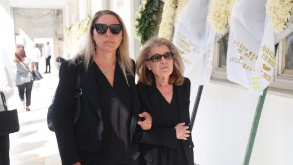 Η Παυλίνα Κωνσταντάρα και η Βίκυ Βουρλάκη