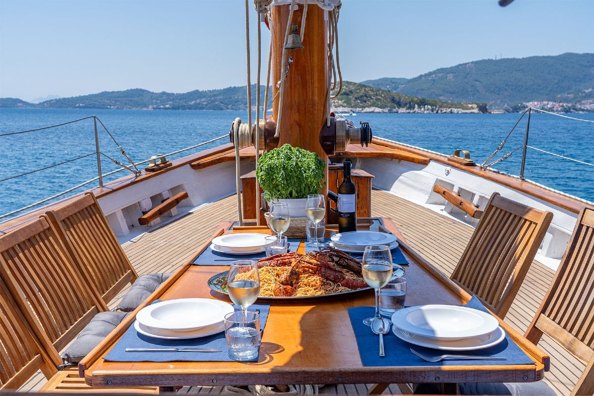 Η απόλαυση είναι αναπόσπαστο κομμάτι του Katerina Traditional Sailing