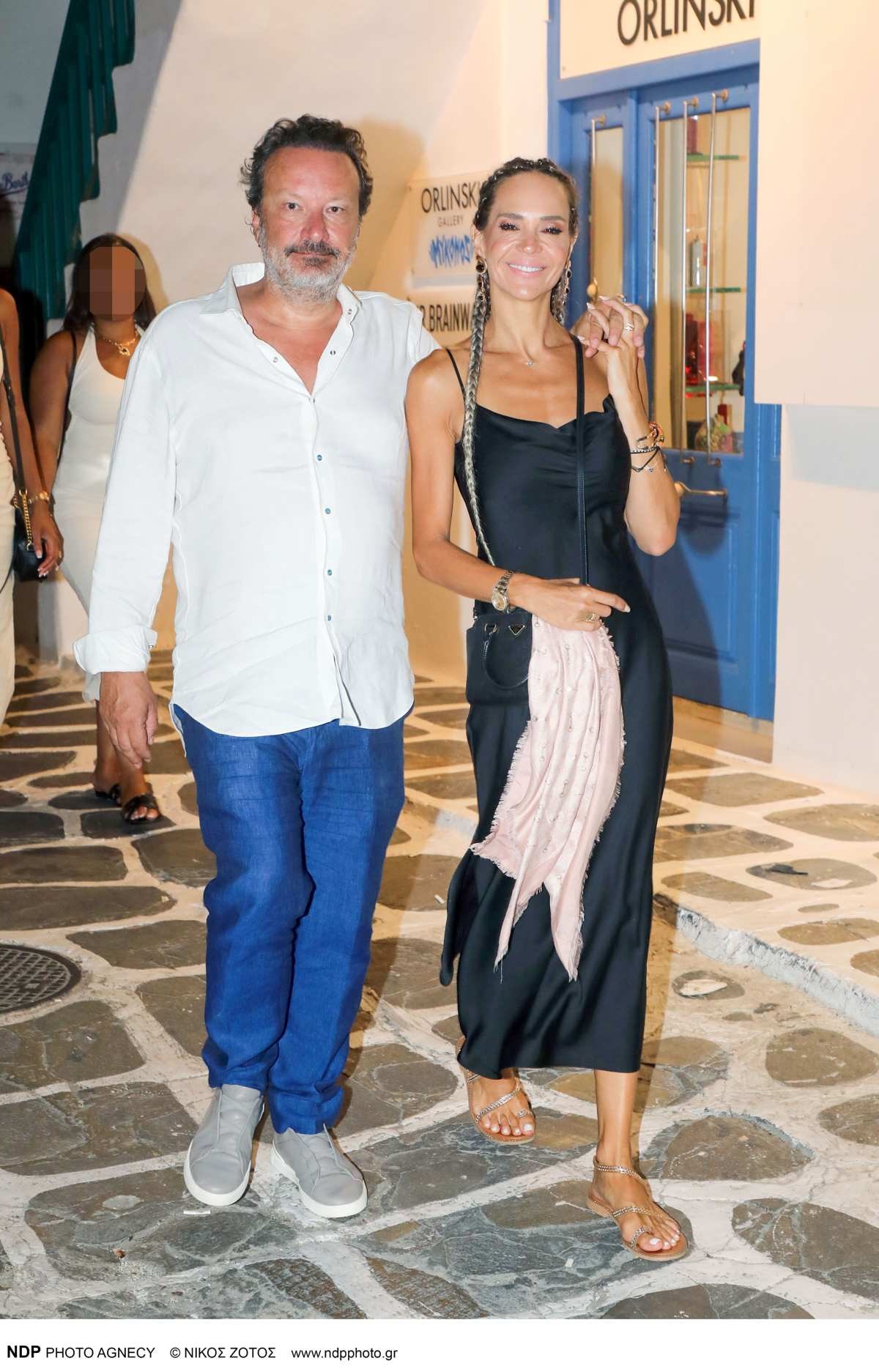Ο Διονύσης Παναγιωτάκης κα η Νικολέττα Καρρά στη Μύκονο