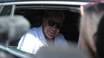 Ο Γιώργος Μαζωνάκης έξω από το Δρομοκαΐτειο
