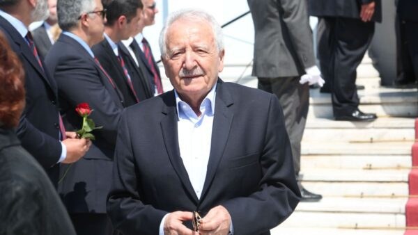 Ο Κώστας Γείτονας σε κηδεία