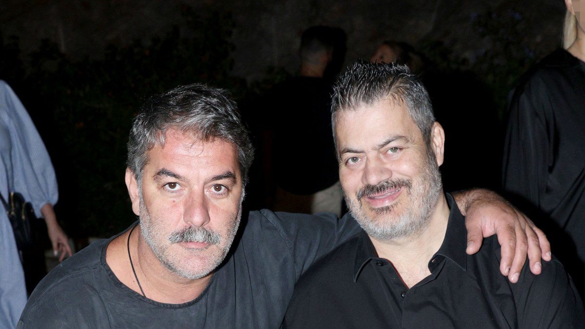 Ο Βασίλης Μπισμπίκης με τον Μανώλη Κονταρό