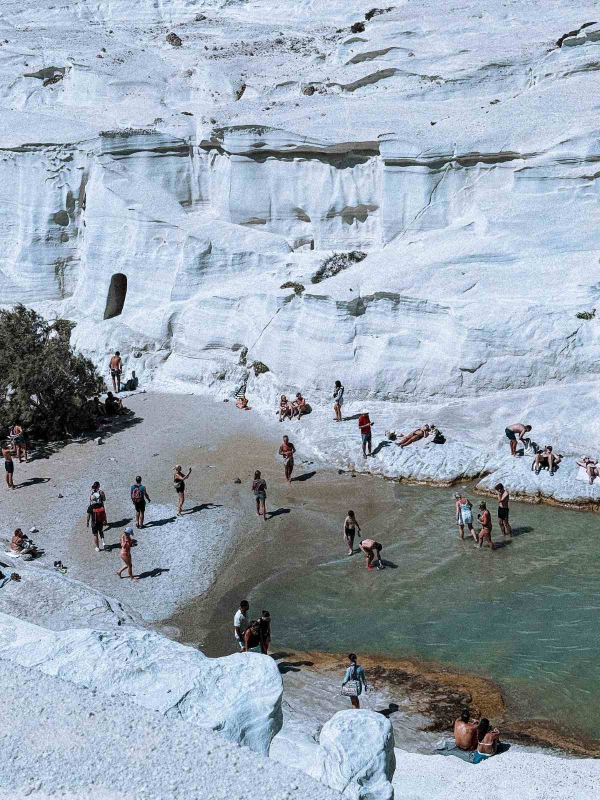 Η ανάρτηση της Αθηνάς Οικονομάκου από τη Μήλο