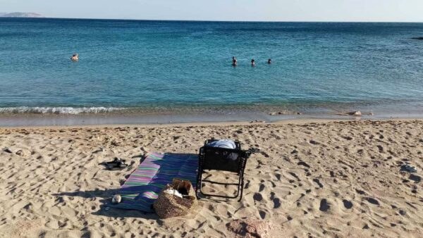 Στιγμιότυπα με λουόμενους από την παραλία της Αλθεας. Κυριακή 17 Αυγούστου 2025