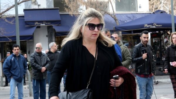 Η Σάντρα Βουτσά σε δημόσια έξοδό της