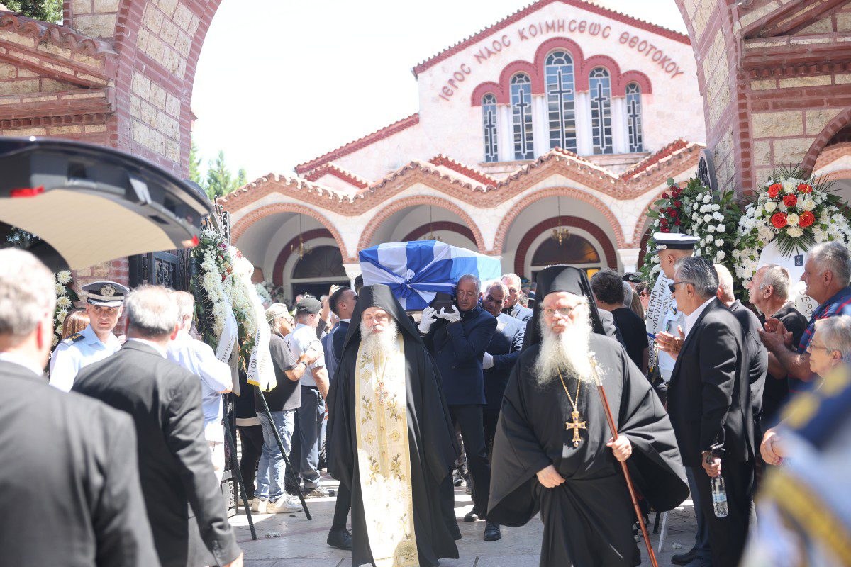 Το φέρετρο του Απόστολου Βεσυρόπουλου