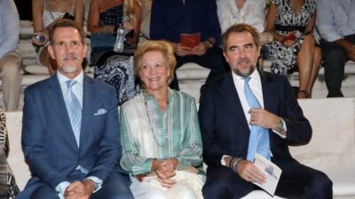 Ο Παύλος και ο Νικόλαος Ντε Γκρες με την μητέρα τους, Άννα Μαρία, στο Ηρώδειο