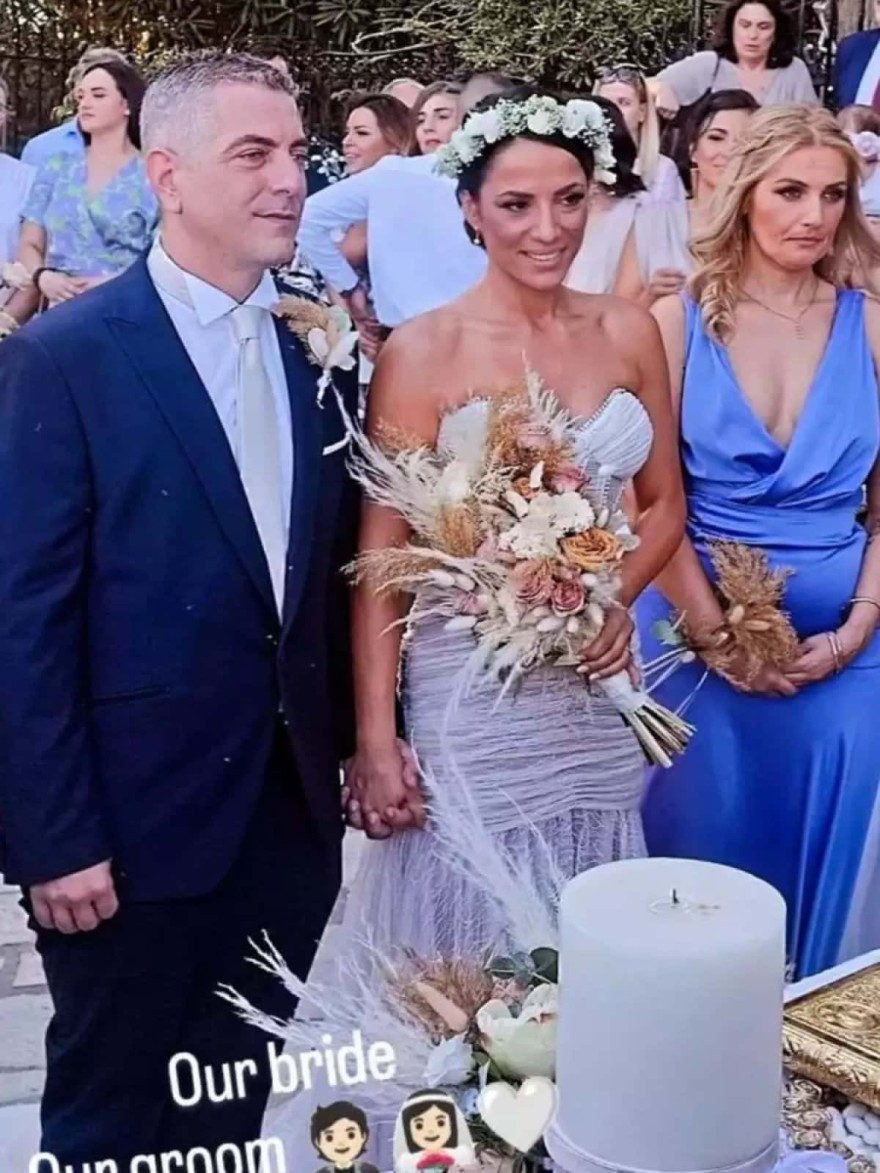 Η Ευλαμπία Ρέβη και ο Σωτήρης Σκουλούδης στον γάμο τους