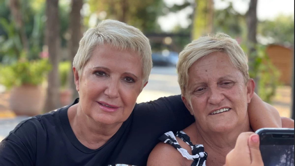 Η Χριστίνα Κοραή με την αδερφή της
