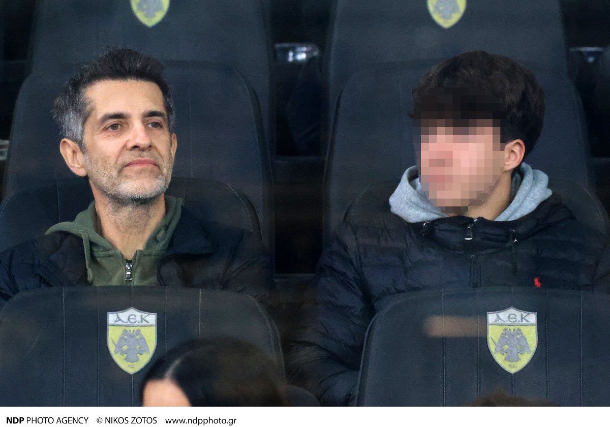 Ο Φοίβος με τον γιο του, Έκτορα