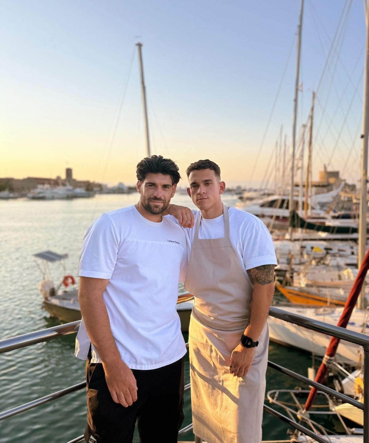Ο pastry chef Λάζαρος Πάχος με τον executive chef Λευτέρη Ντρέρη