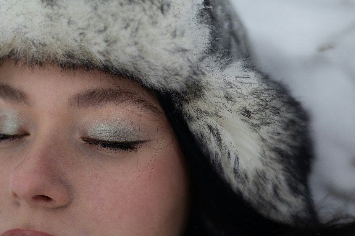 grey eyeshadow
