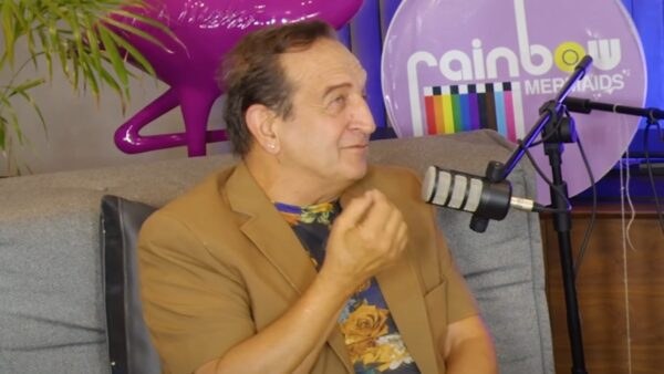 Ο Σπύρος Μπιμπίλας στη διαδικτυακή εκπομπή Rainbow Mermaids
