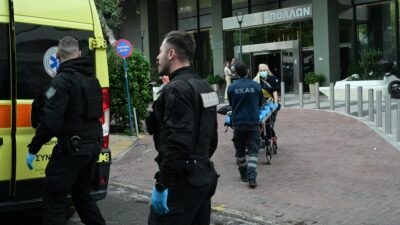 Ο Πύργος Απόλλων, ασθενοφόρο, διασώστες και αστυνομικοί