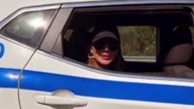 Η Δέσποινα Βανδή στο περιπολικό