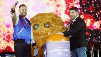 Ο Θέμης Γεωργαντάς και ο Νίκος Χαρδαλιάς στο Χριστουγεννιάτικο χωριό στο Πεδίο του Άρεως