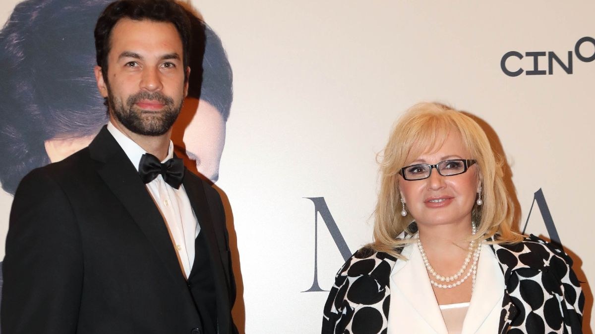 Η Αγγελική Νικολούλη και ο γιος της, Κωνσταντίνος Μουσούρης