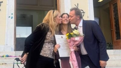 Ο Δημήτρης Οικονόμου και η οικογένειά του