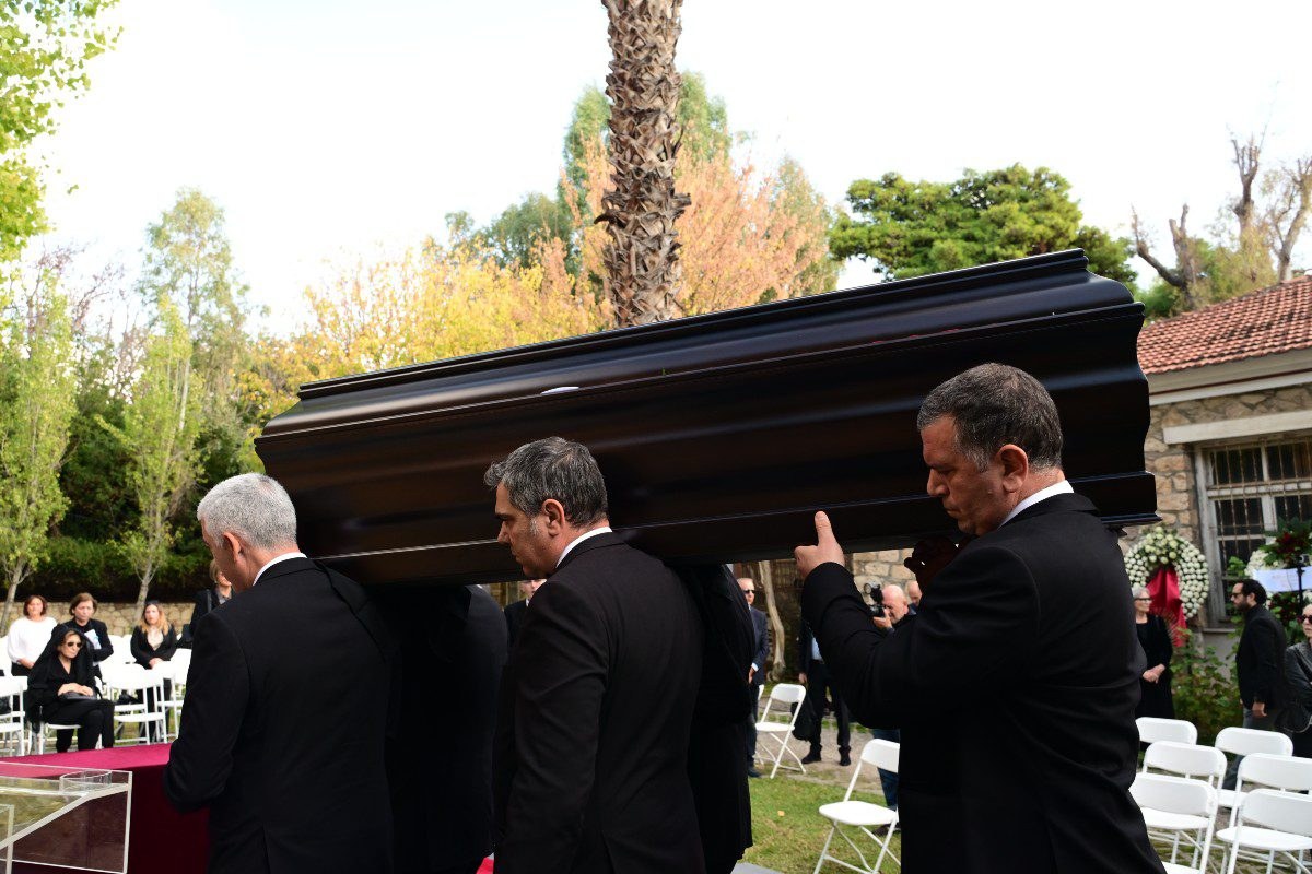 Το φέρετρο του Αλέκου Φλαμπουράρη