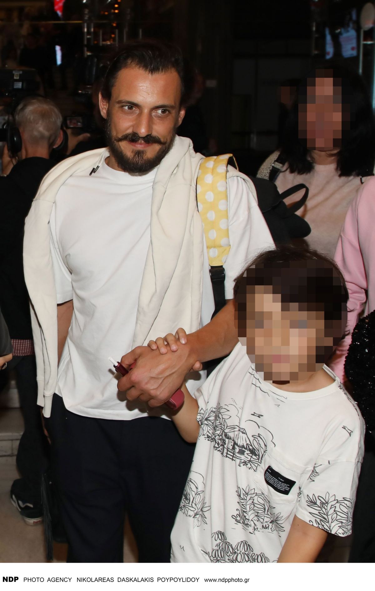 Η Γιολάντα Καλογεροπούλου και ο Σταύρος Σβήγκος μαζί με τα παιδιά τους