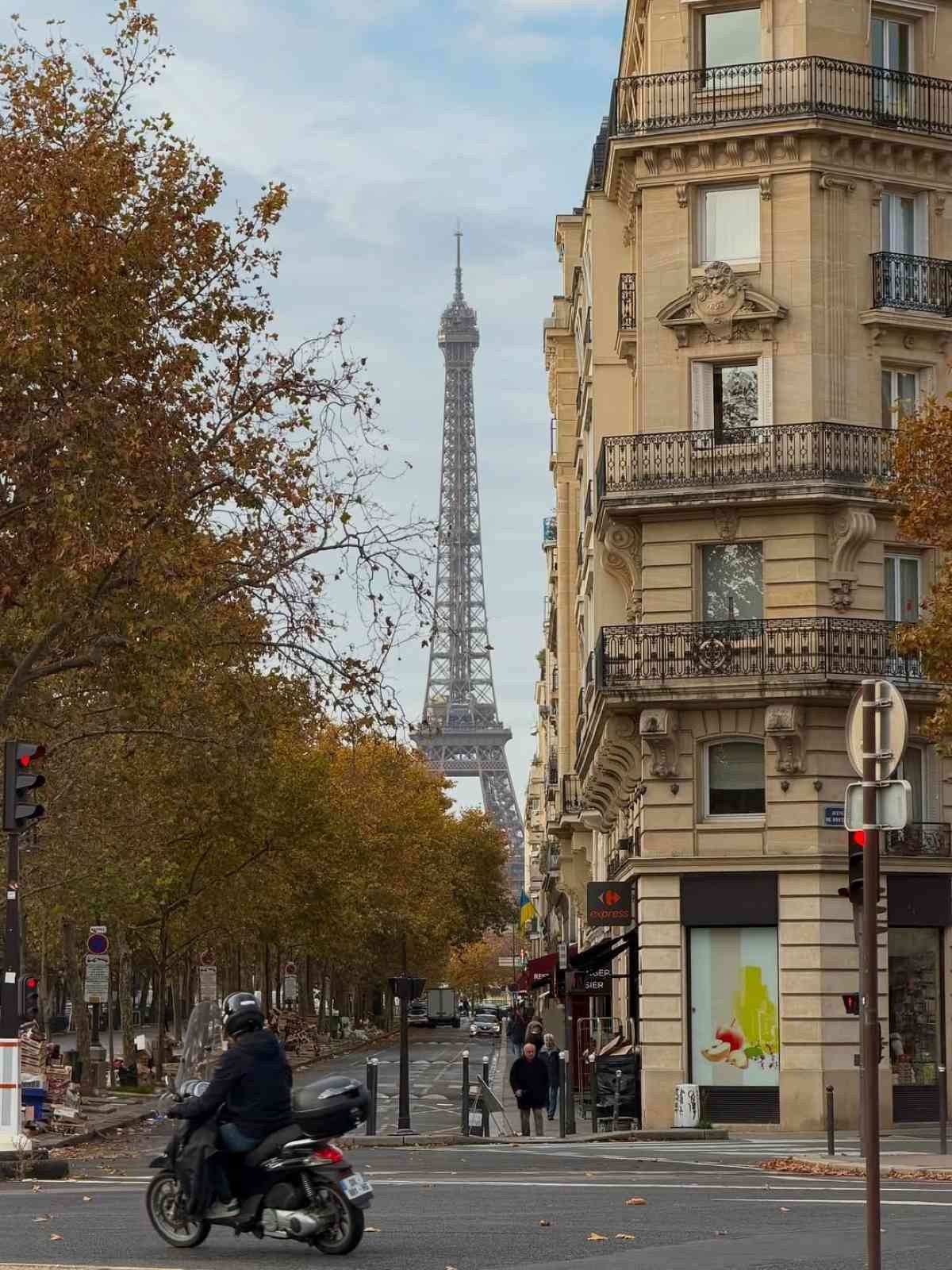 Η Σιμώνη Χριστοδούλου και ο Ανδρέας Γεωργίου στο Παρίσι