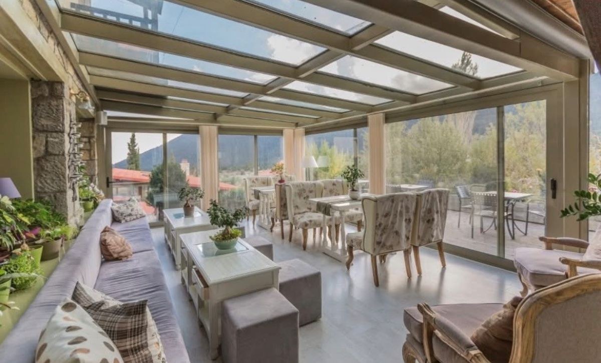 Boutique Hotel Skamnos: Το ξενοδοχείο στο ελατόδασος του Παρνασσού που μοιάζει βγαλμένο από παραμύθι