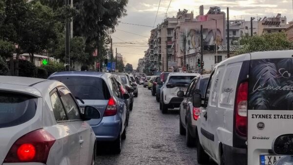 αμάξια στην κίνηση