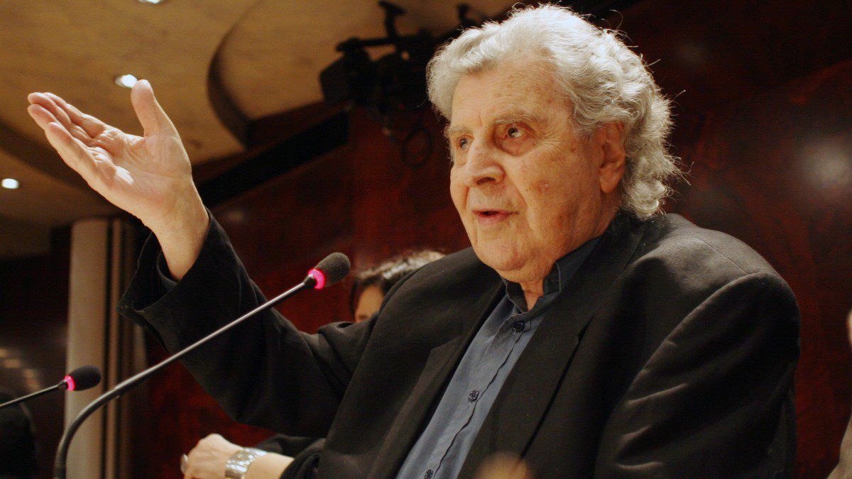 Μίκης Θεοδωράκης