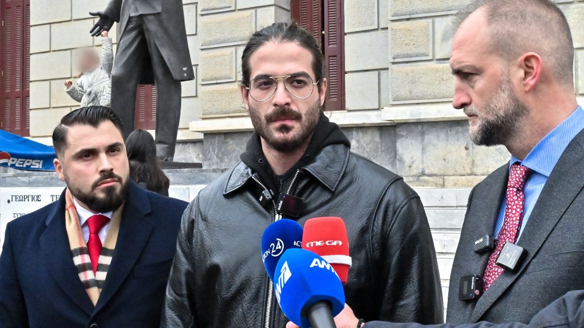 Ο Άρης Μουγκοπέτρος έξω από τον Εισαγγελέα