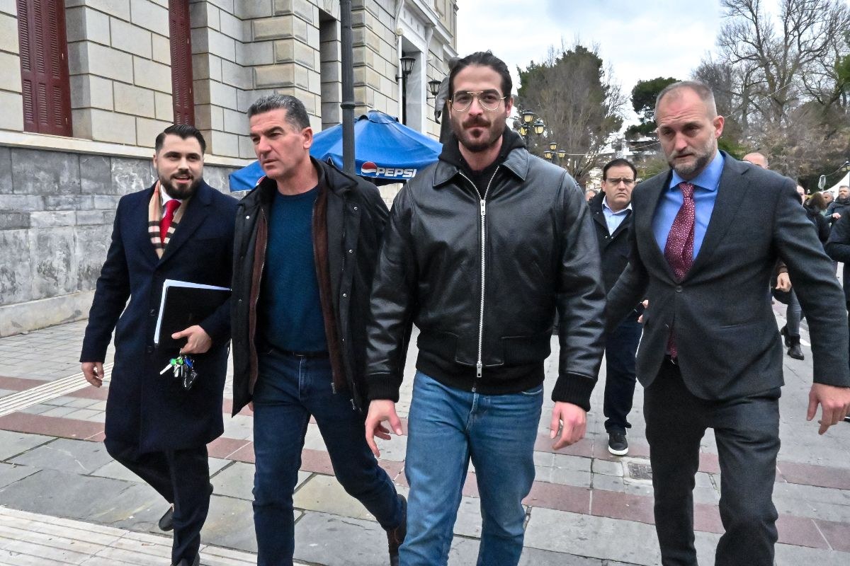 Ο Άρης Μουγκοπέτρος έξω από τον Εισαγγελέα