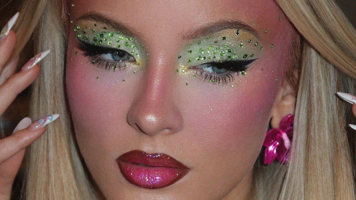 Beauty trends 2026: Οι παράξενες τάσεις που θα «παίξουν» τη νέα χρονιά