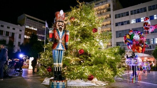 χριστουγεννιάτικος στολισμός πειραιάς