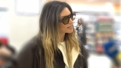 Η Αθηνά Οικονομάκου στο αεροδρόμιο