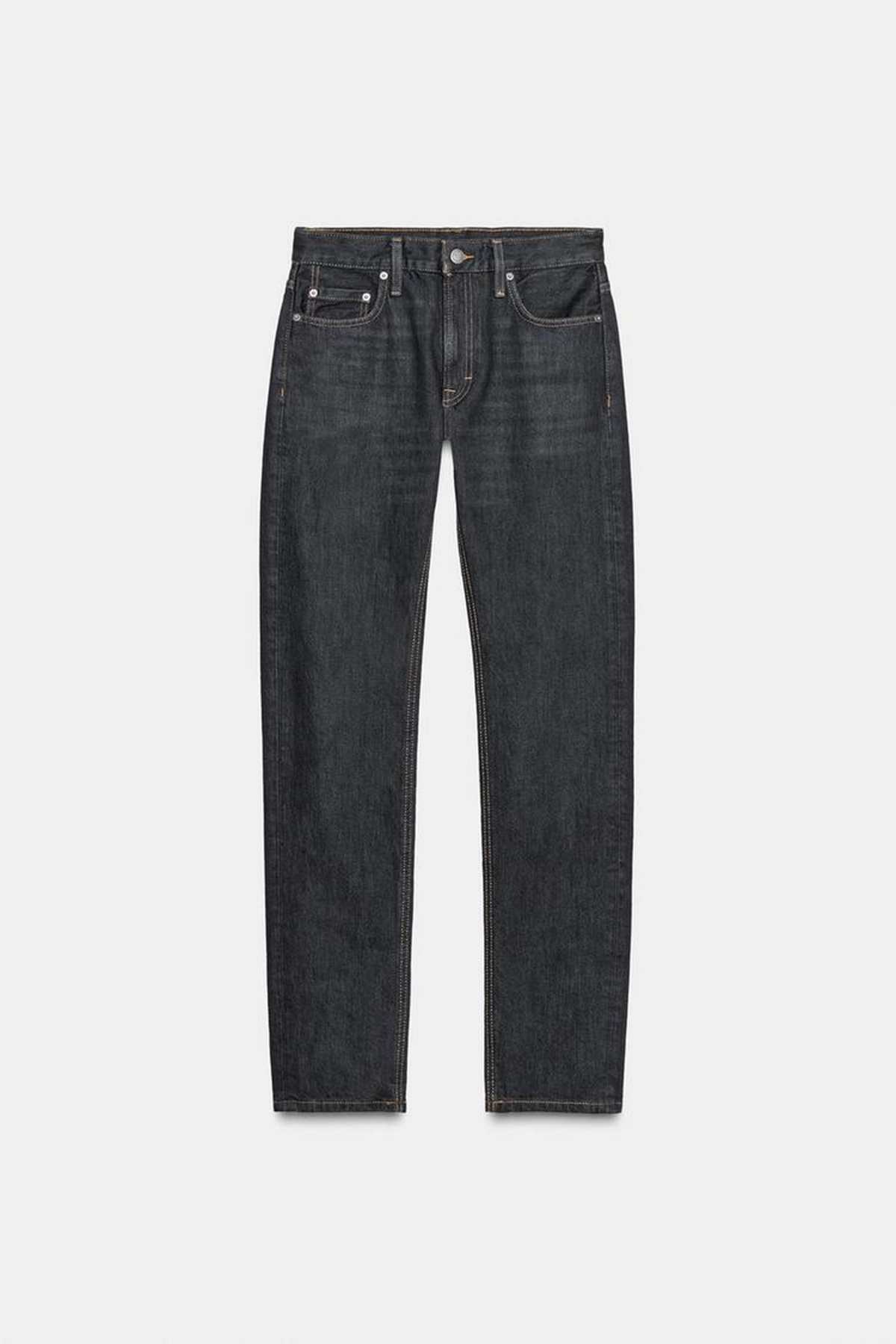 Δες τι αγοράζουν οι κομψές 50άρες από τη Zara στις εκπτώσεις - Κάτω από 20 ευρώ