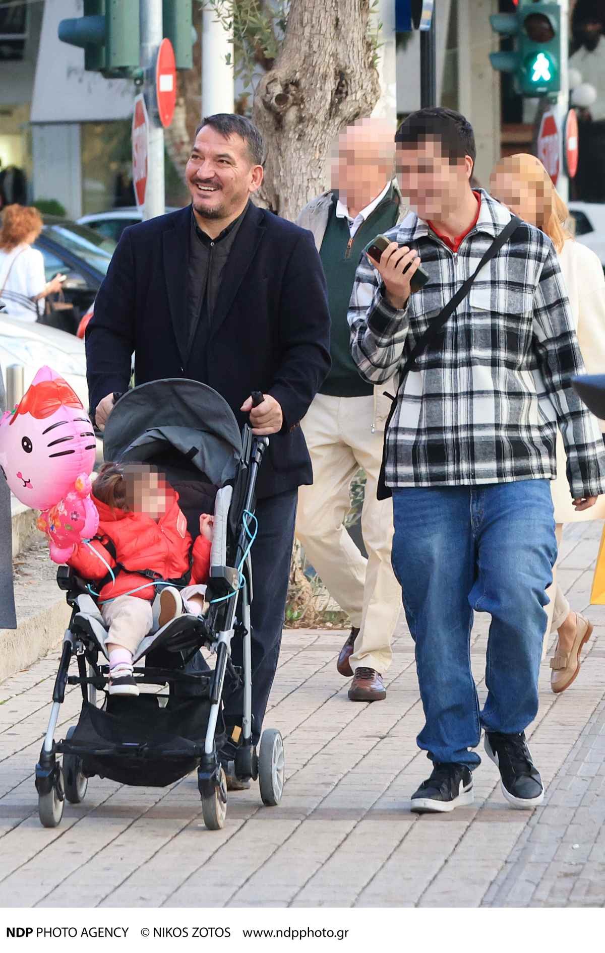 Ο Πύρρος Δήμας μαζί με τον γιο του, Νικόλα