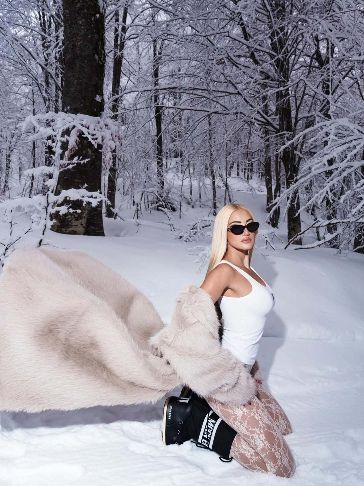 Με snow boots η Ιωάννα Τούνη