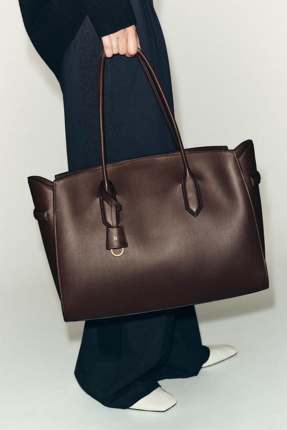Zara anti-trends: 10 διαχρονικά κομμάτια που δείχνουν ακριβά και θα φοράς για χρόνια