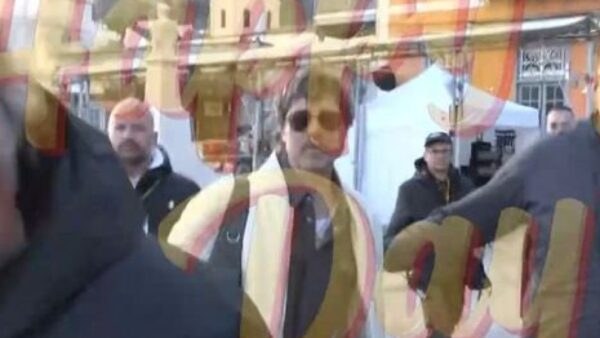 Ο Brad Pitt στην Ύδρα