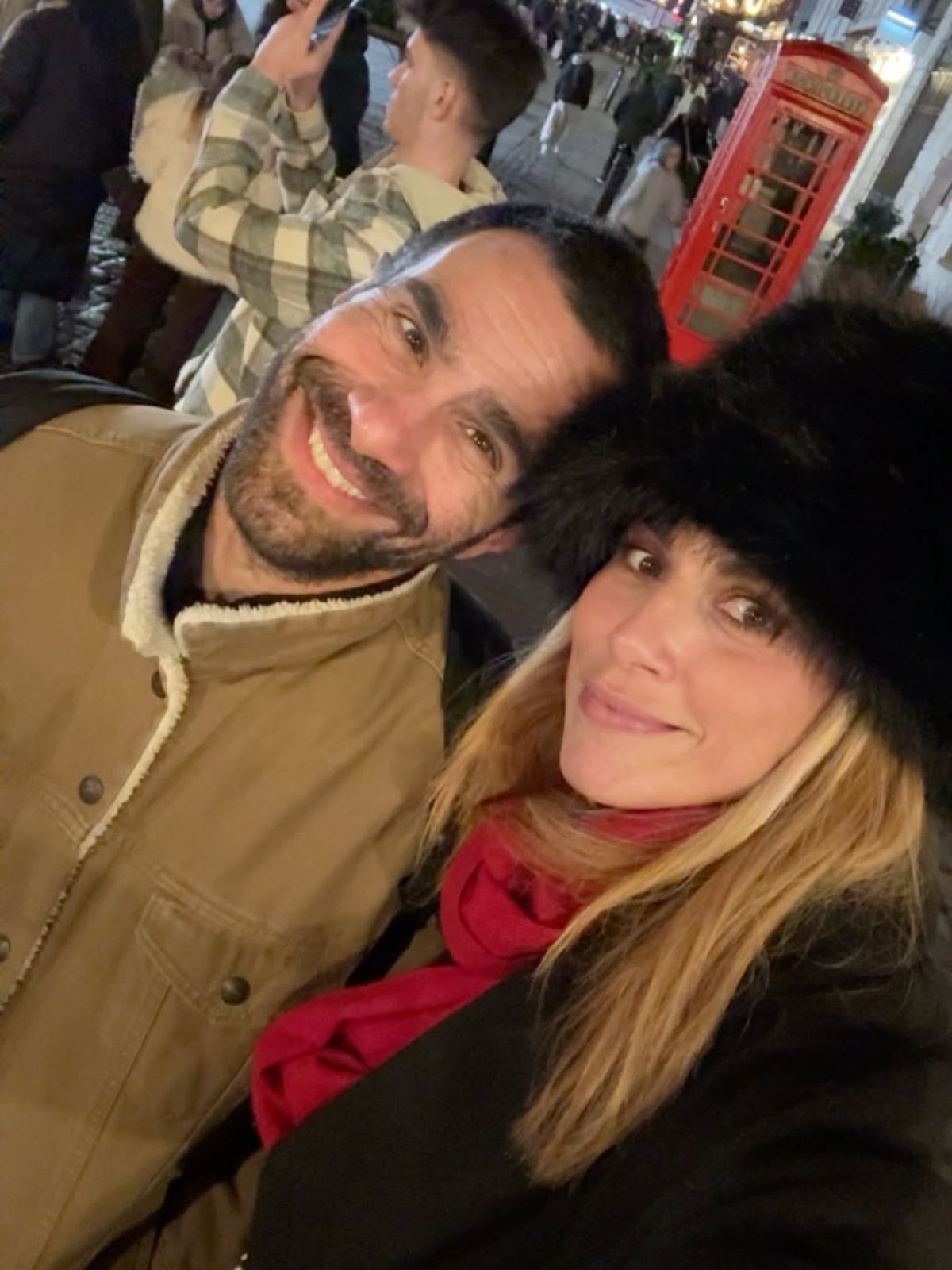 Η Ντορέττα Παπαδημητρίου μαζί με τους γιους της και τον Γιώργο Γεροντιδάκη στο Λονδίνο