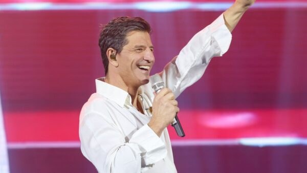 Ο Σάκης Ρούβας στην σκηνή