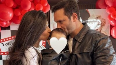 Ο Ευθύμης Ζησάκης και η Χρύσα Παπαλελούδη στα γενέθλια του γιου τους